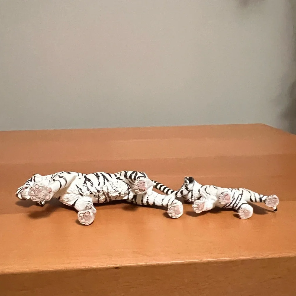 White tiger Adult and Cub